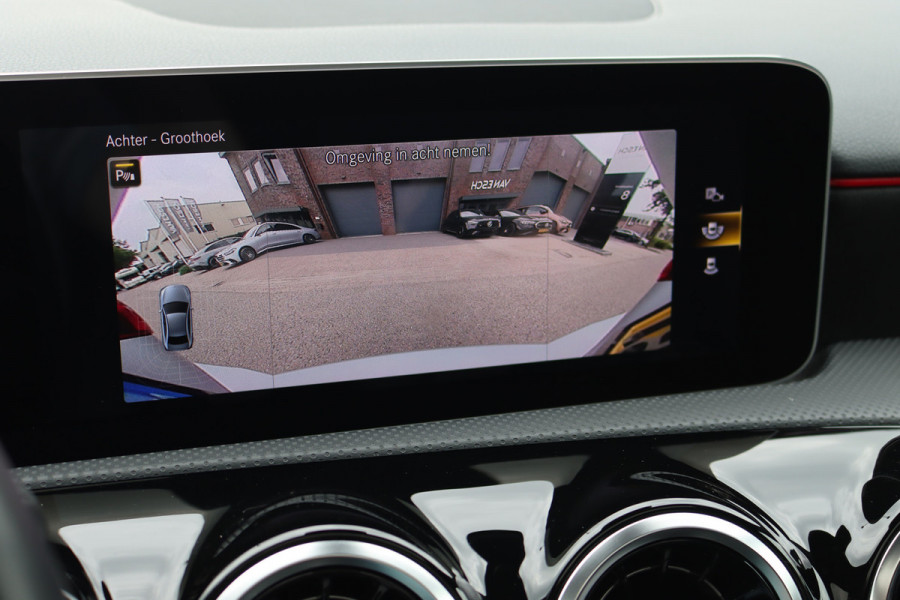 Mercedes-Benz A-Klasse 180 Business Solution AMG Line Aut7 | Panoramadak | Nightpakket | Zitcomfortpakket | Stoelverwarming | Camera | Apple Carplay/Android Auto |