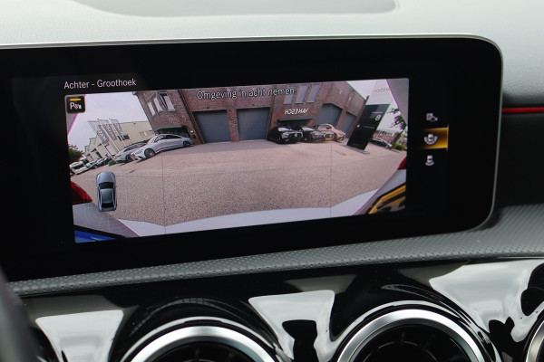 Mercedes-Benz A-Klasse 180 Business Solution AMG Line Aut7 | Panoramadak | Nightpakket | Zitcomfortpakket | Stoelverwarming | Camera | Apple Carplay/Android Auto |