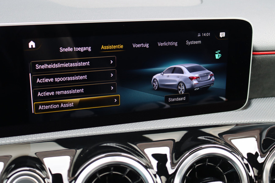 Mercedes-Benz A-Klasse 180 Business Solution AMG Line Aut7 | Panoramadak | Nightpakket | Zitcomfortpakket | Stoelverwarming | Camera | Apple Carplay/Android Auto |