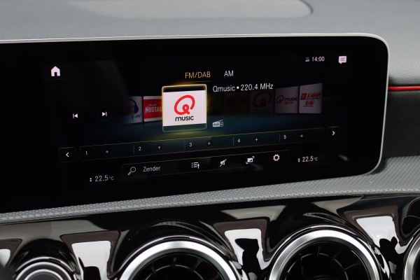 Mercedes-Benz A-Klasse 180 Business Solution AMG Line Aut7 | Panoramadak | Nightpakket | Zitcomfortpakket | Stoelverwarming | Camera | Apple Carplay/Android Auto |
