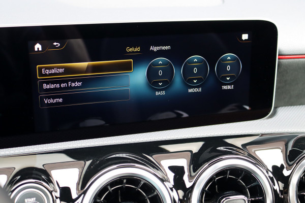 Mercedes-Benz A-Klasse 180 Business Solution AMG Line Aut7 | Panoramadak | Nightpakket | Zitcomfortpakket | Stoelverwarming | Camera | Apple Carplay/Android Auto |