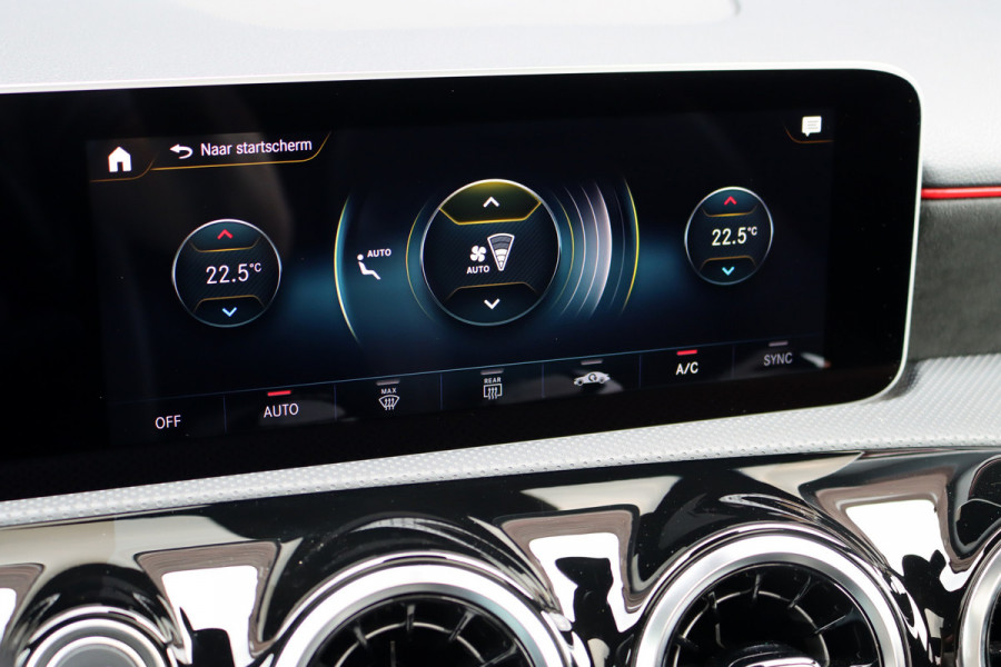 Mercedes-Benz A-Klasse 180 Business Solution AMG Line Aut7 | Panoramadak | Nightpakket | Zitcomfortpakket | Stoelverwarming | Camera | Apple Carplay/Android Auto |