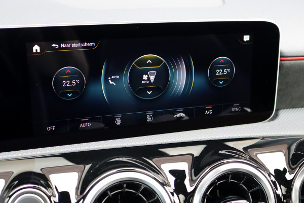 Mercedes-Benz A-Klasse 180 Business Solution AMG Line Aut7 | Panoramadak | Nightpakket | Zitcomfortpakket | Stoelverwarming | Camera | Apple Carplay/Android Auto |