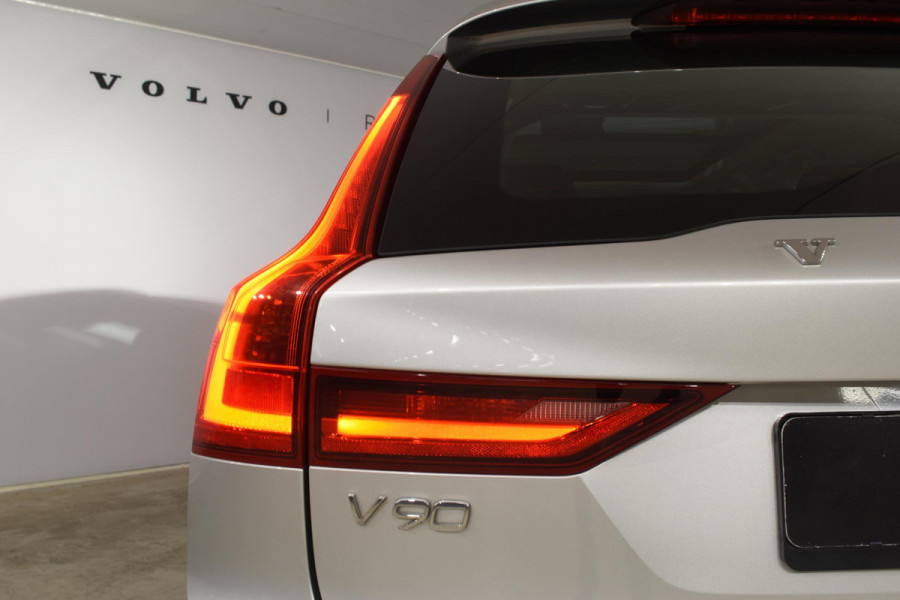 Volvo V90 T4 Business Luxury+ / Adaptive Cruise control / Elektrisch Panoramadak / Trekhaak / Stoelverwarming voor+achter / Verwarmde achterbank / Achteruitrijcamera / Elek. stoelen / Geheugen bestuurdersstoel