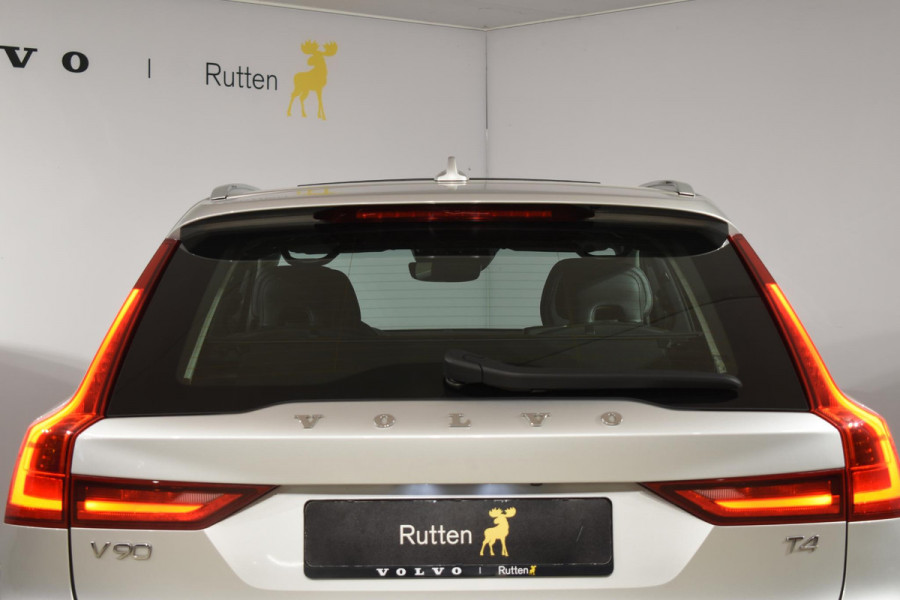 Volvo V90 T4 Business Luxury+ / Adaptive Cruise control / Elektrisch Panoramadak / Trekhaak / Stoelverwarming voor+achter / Verwarmde achterbank / Achteruitrijcamera / Elek. stoelen / Geheugen bestuurdersstoel