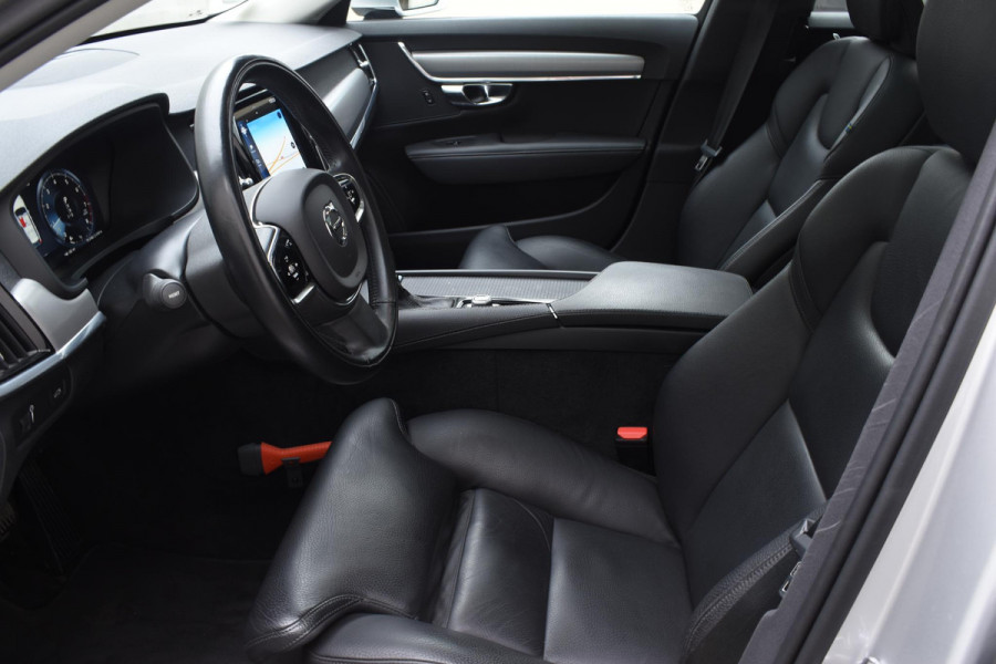 Volvo V90 T4 Business Luxury+ / Adaptive Cruise control / Elektrisch Panoramadak / Trekhaak / Stoelverwarming voor+achter / Verwarmde achterbank / Achteruitrijcamera / Elek. stoelen / Geheugen bestuurdersstoel