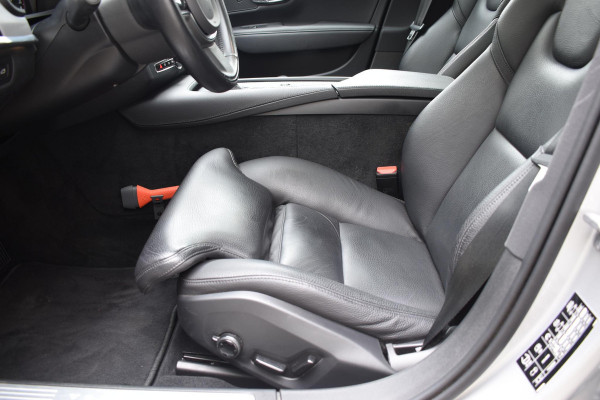 Volvo V90 T4 Business Luxury+ / Adaptive Cruise control / Elektrisch Panoramadak / Trekhaak / Stoelverwarming voor+achter / Verwarmde achterbank / Achteruitrijcamera / Elek. stoelen / Geheugen bestuurdersstoel
