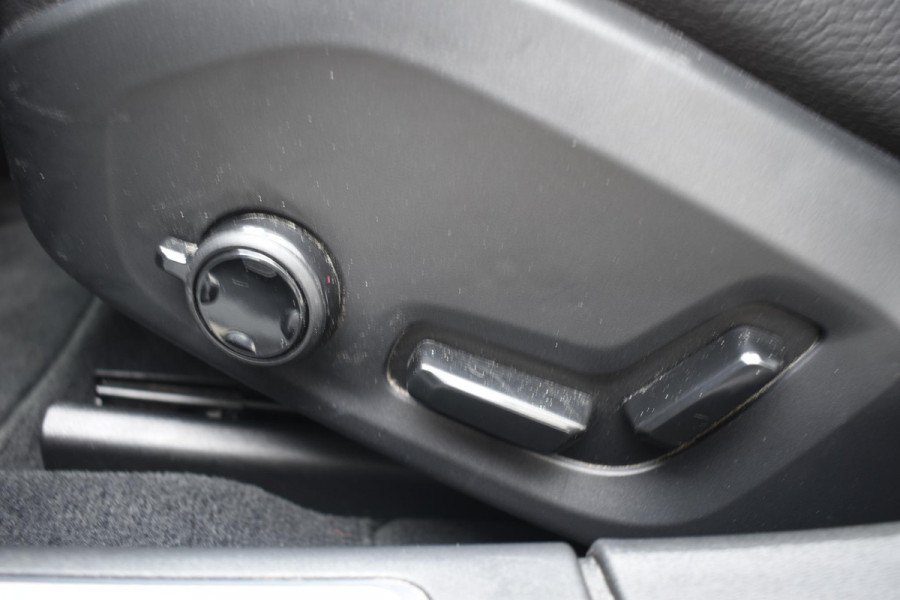 Volvo V90 T4 Business Luxury+ / Adaptive Cruise control / Elektrisch Panoramadak / Trekhaak / Stoelverwarming voor+achter / Verwarmde achterbank / Achteruitrijcamera / Elek. stoelen / Geheugen bestuurdersstoel