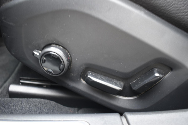 Volvo V90 T4 Business Luxury+ / Adaptive Cruise control / Elektrisch Panoramadak / Trekhaak / Stoelverwarming voor+achter / Verwarmde achterbank / Achteruitrijcamera / Elek. stoelen / Geheugen bestuurdersstoel