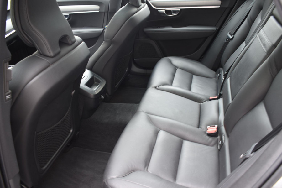 Volvo V90 T4 Business Luxury+ / Adaptive Cruise control / Elektrisch Panoramadak / Trekhaak / Stoelverwarming voor+achter / Verwarmde achterbank / Achteruitrijcamera / Elek. stoelen / Geheugen bestuurdersstoel