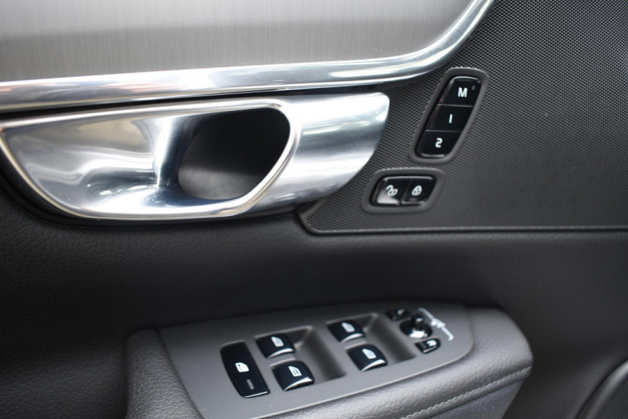Volvo V90 T4 Business Luxury+ / Adaptive Cruise control / Elektrisch Panoramadak / Trekhaak / Stoelverwarming voor+achter / Verwarmde achterbank / Achteruitrijcamera / Elek. stoelen / Geheugen bestuurdersstoel