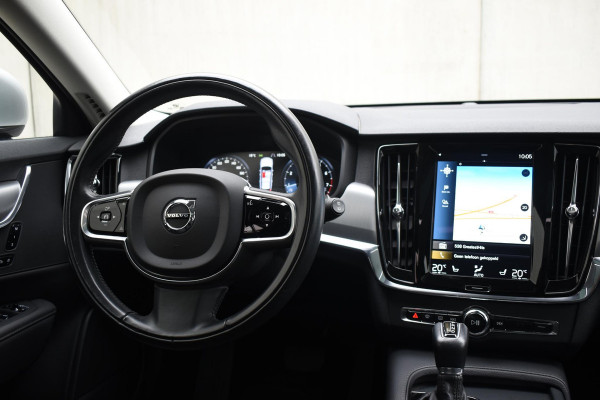 Volvo V90 T4 Business Luxury+ / Adaptive Cruise control / Elektrisch Panoramadak / Trekhaak / Stoelverwarming voor+achter / Verwarmde achterbank / Achteruitrijcamera / Elek. stoelen / Geheugen bestuurdersstoel