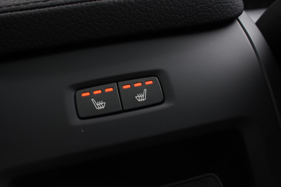 Volvo V90 T4 Business Luxury+ / Adaptive Cruise control / Elektrisch Panoramadak / Trekhaak / Stoelverwarming voor+achter / Verwarmde achterbank / Achteruitrijcamera / Elek. stoelen / Geheugen bestuurdersstoel
