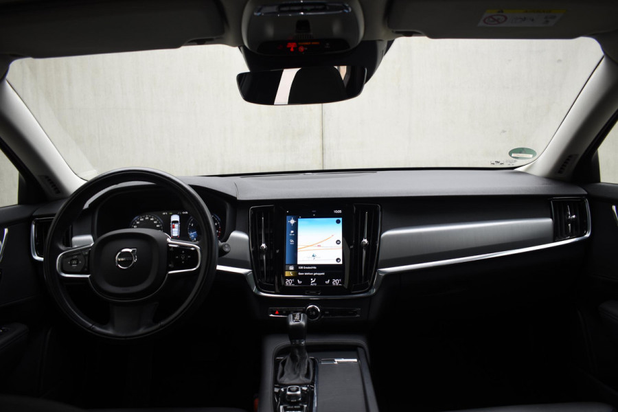 Volvo V90 T4 Business Luxury+ / Adaptive Cruise control / Elektrisch Panoramadak / Trekhaak / Stoelverwarming voor+achter / Verwarmde achterbank / Achteruitrijcamera / Elek. stoelen / Geheugen bestuurdersstoel