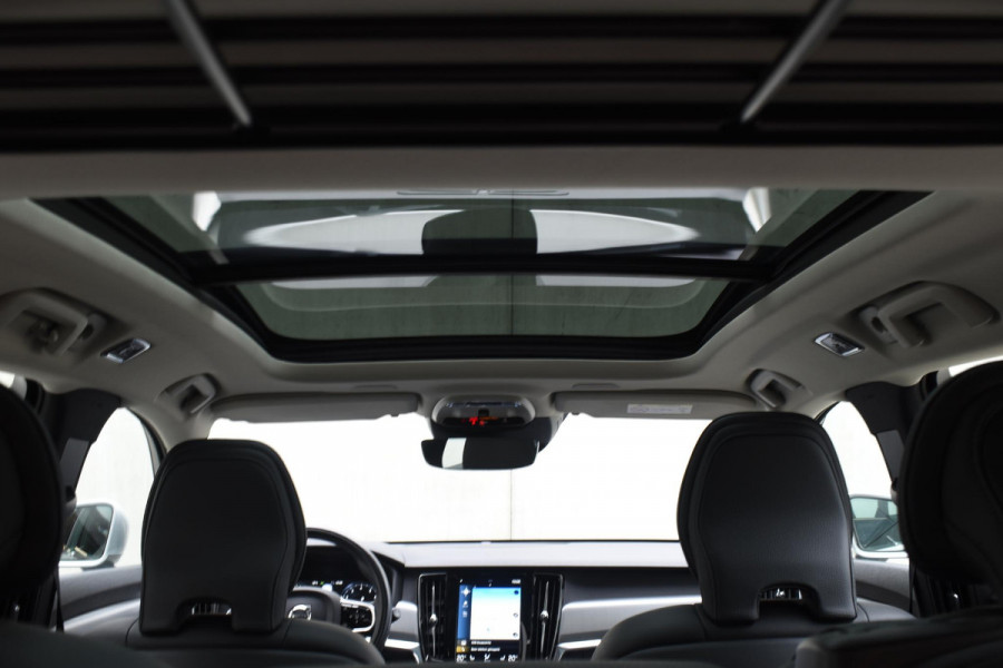 Volvo V90 T4 Business Luxury+ / Adaptive Cruise control / Elektrisch Panoramadak / Trekhaak / Stoelverwarming voor+achter / Verwarmde achterbank / Achteruitrijcamera / Elek. stoelen / Geheugen bestuurdersstoel