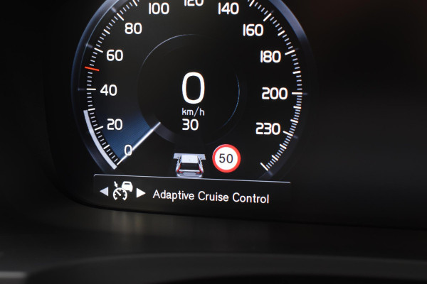 Volvo V90 T4 Business Luxury+ / Adaptive Cruise control / Elektrisch Panoramadak / Trekhaak / Stoelverwarming voor+achter / Verwarmde achterbank / Achteruitrijcamera / Elek. stoelen / Geheugen bestuurdersstoel