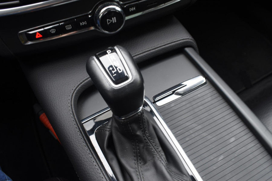 Volvo V90 T4 Business Luxury+ / Adaptive Cruise control / Elektrisch Panoramadak / Trekhaak / Stoelverwarming voor+achter / Verwarmde achterbank / Achteruitrijcamera / Elek. stoelen / Geheugen bestuurdersstoel