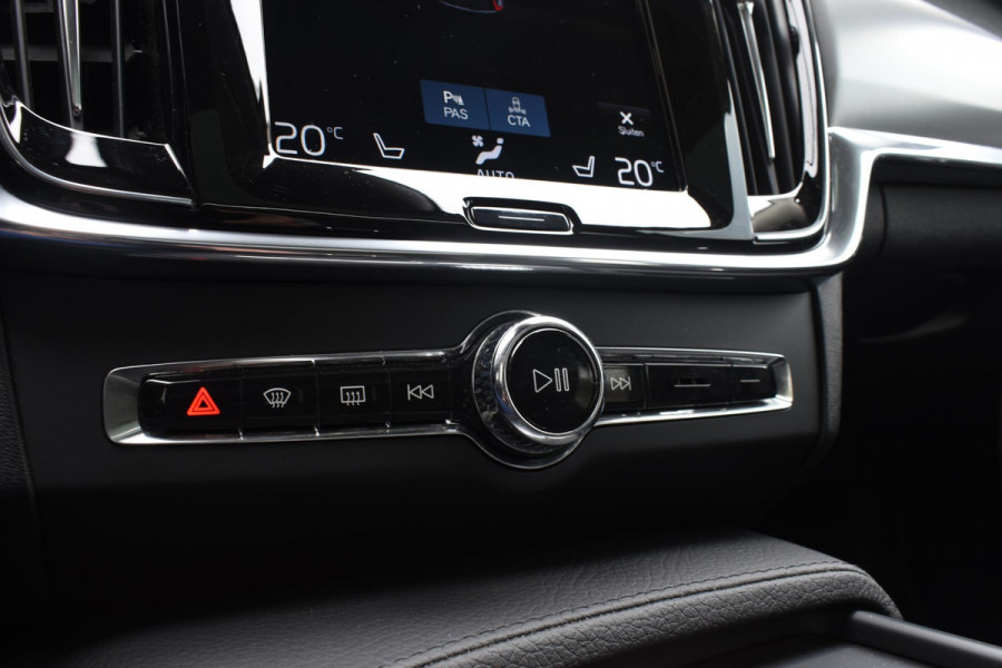 Volvo V90 T4 Business Luxury+ / Adaptive Cruise control / Elektrisch Panoramadak / Trekhaak / Stoelverwarming voor+achter / Verwarmde achterbank / Achteruitrijcamera / Elek. stoelen / Geheugen bestuurdersstoel