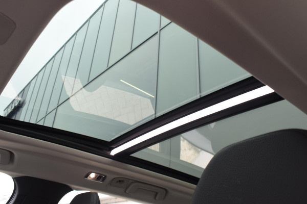 Volvo V90 T4 Business Luxury+ / Adaptive Cruise control / Elektrisch Panoramadak / Trekhaak / Stoelverwarming voor+achter / Verwarmde achterbank / Achteruitrijcamera / Elek. stoelen / Geheugen bestuurdersstoel