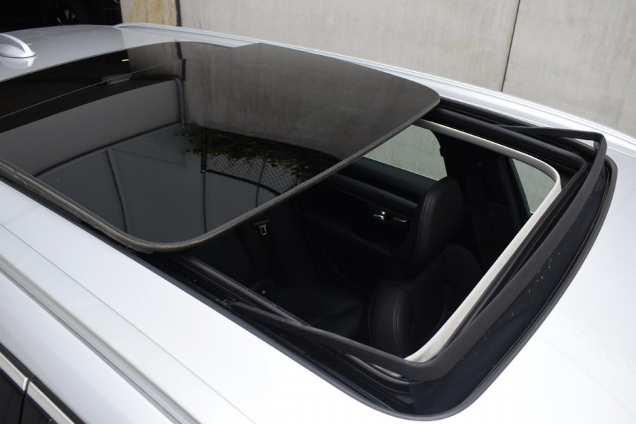 Volvo V90 T4 Business Luxury+ / Adaptive Cruise control / Elektrisch Panoramadak / Trekhaak / Stoelverwarming voor+achter / Verwarmde achterbank / Achteruitrijcamera / Elek. stoelen / Geheugen bestuurdersstoel
