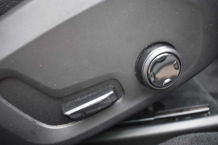 Volvo V90 T4 Business Luxury+ / Adaptive Cruise control / Elektrisch Panoramadak / Trekhaak / Stoelverwarming voor+achter / Verwarmde achterbank / Achteruitrijcamera / Elek. stoelen / Geheugen bestuurdersstoel