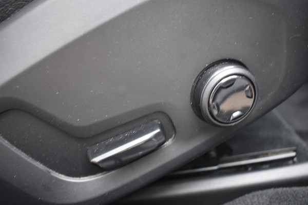 Volvo V90 T4 Business Luxury+ / Adaptive Cruise control / Elektrisch Panoramadak / Trekhaak / Stoelverwarming voor+achter / Verwarmde achterbank / Achteruitrijcamera / Elek. stoelen / Geheugen bestuurdersstoel