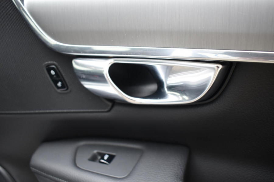 Volvo V90 T4 Business Luxury+ / Adaptive Cruise control / Elektrisch Panoramadak / Trekhaak / Stoelverwarming voor+achter / Verwarmde achterbank / Achteruitrijcamera / Elek. stoelen / Geheugen bestuurdersstoel