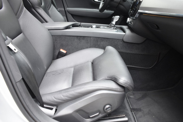 Volvo V90 T4 Business Luxury+ / Adaptive Cruise control / Elektrisch Panoramadak / Trekhaak / Stoelverwarming voor+achter / Verwarmde achterbank / Achteruitrijcamera / Elek. stoelen / Geheugen bestuurdersstoel