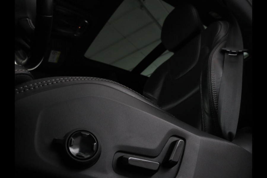 Volvo V60 2.0 T8 Recharge AWD Inscription | Panoramadak | Bowers & Wilkins | Head-Up | Massage | Ventilatie | Trekhaak | 360 Camera | Leder | Carplay | Achterbankverwarming | Navigatie | PHEV