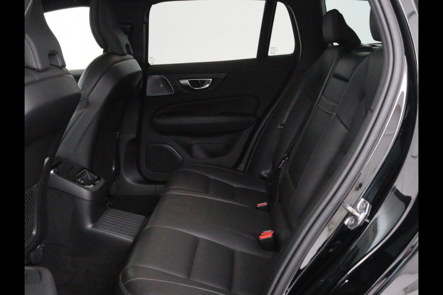 Volvo V60 2.0 T8 Recharge AWD Inscription | Panoramadak | Bowers & Wilkins | Head-Up | Massage | Ventilatie | Trekhaak | 360 Camera | Leder | Carplay | Achterbankverwarming | Navigatie | PHEV