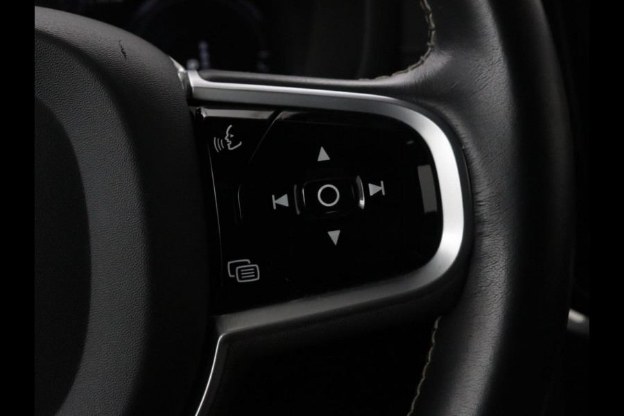 Volvo V60 2.0 T8 Recharge AWD Inscription | Panoramadak | Bowers & Wilkins | Head-Up | Massage | Ventilatie | Trekhaak | 360 Camera | Leder | Carplay | Achterbankverwarming | Navigatie | PHEV