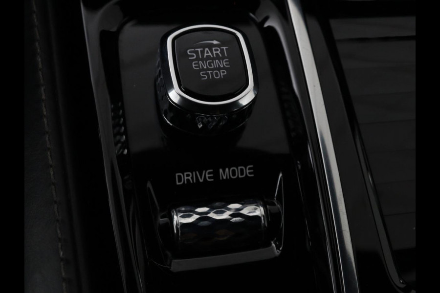 Volvo V60 2.0 T8 Recharge AWD Inscription | Panoramadak | Bowers & Wilkins | Head-Up | Massage | Ventilatie | Trekhaak | 360 Camera | Leder | Carplay | Achterbankverwarming | Navigatie | PHEV