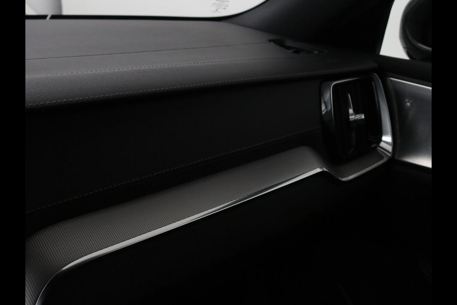 Volvo V60 2.0 T8 Recharge AWD Inscription | Panoramadak | Bowers & Wilkins | Head-Up | Massage | Ventilatie | Trekhaak | 360 Camera | Leder | Carplay | Achterbankverwarming | Navigatie | PHEV