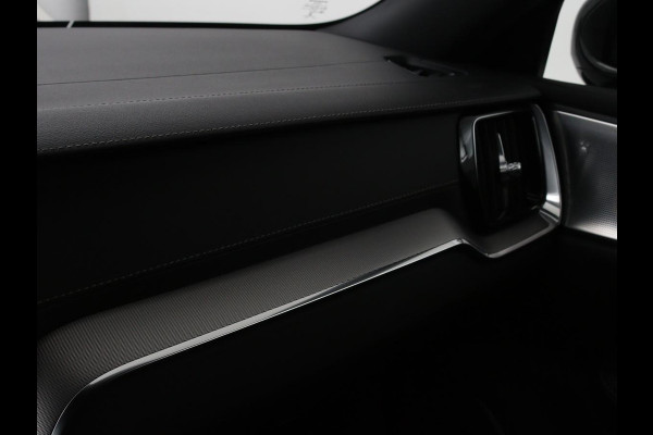 Volvo V60 2.0 T8 Recharge AWD Inscription | Panoramadak | Bowers & Wilkins | Head-Up | Massage | Ventilatie | Trekhaak | 360 Camera | Leder | Carplay | Achterbankverwarming | Navigatie | PHEV