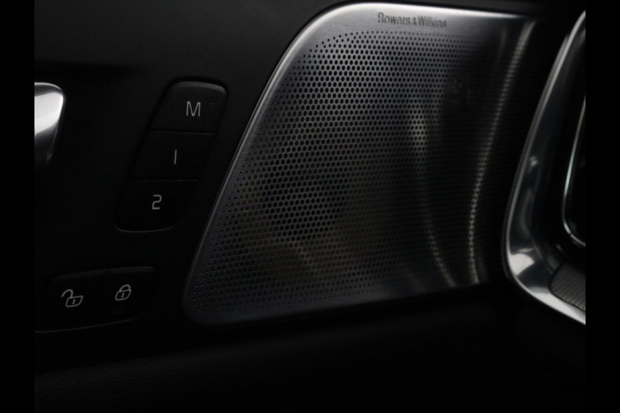 Volvo V60 2.0 T8 Recharge AWD Inscription | Panoramadak | Bowers & Wilkins | Head-Up | Massage | Ventilatie | Trekhaak | 360 Camera | Leder | Carplay | Achterbankverwarming | Navigatie | PHEV