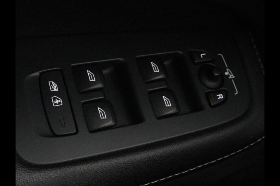 Volvo V60 2.0 T8 Recharge AWD Inscription | Panoramadak | Bowers & Wilkins | Head-Up | Massage | Ventilatie | Trekhaak | 360 Camera | Leder | Carplay | Achterbankverwarming | Navigatie | PHEV