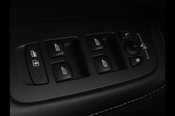 Volvo V60 2.0 T8 Recharge AWD Inscription | Panoramadak | Bowers & Wilkins | Head-Up | Massage | Ventilatie | Trekhaak | 360 Camera | Leder | Carplay | Achterbankverwarming | Navigatie | PHEV