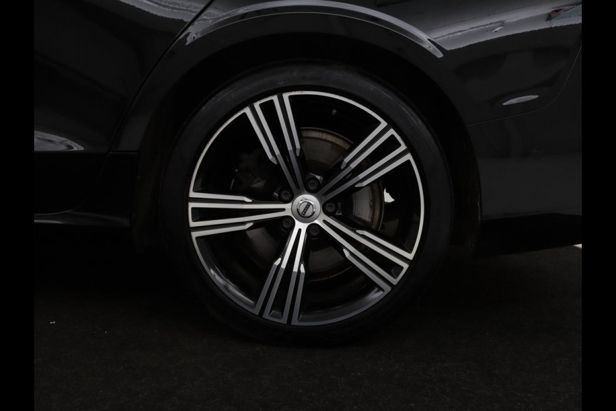 Volvo V60 2.0 T8 Recharge AWD Inscription | Panoramadak | Bowers & Wilkins | Head-Up | Massage | Ventilatie | Trekhaak | 360 Camera | Leder | Carplay | Achterbankverwarming | Navigatie | PHEV