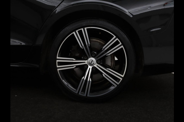 Volvo V60 2.0 T8 Recharge AWD Inscription | Panoramadak | Bowers & Wilkins | Head-Up | Massage | Ventilatie | Trekhaak | 360 Camera | Leder | Carplay | Achterbankverwarming | Navigatie | PHEV