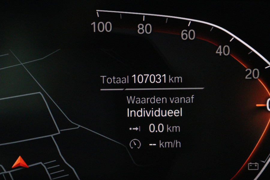 BMW 1-serie 118i Executive Edition (SFEERVERLICHTING, ACHTERUITRIJCAMERA, CRUISE CONTROL, PARKEERSENSOREN, NL-AUTO)