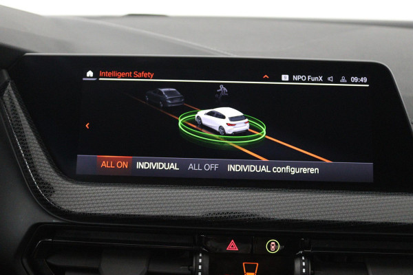 BMW 1-serie 118i Executive Edition (SFEERVERLICHTING, ACHTERUITRIJCAMERA, CRUISE CONTROL, PARKEERSENSOREN, NL-AUTO)