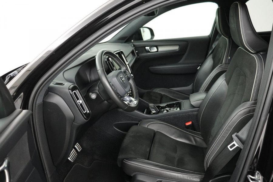 Volvo XC40 1.5 T3 R-Design | Leder/Alcantara | Full LED | Navigatie | PDC | Climate control | Getint glas | Cruise control