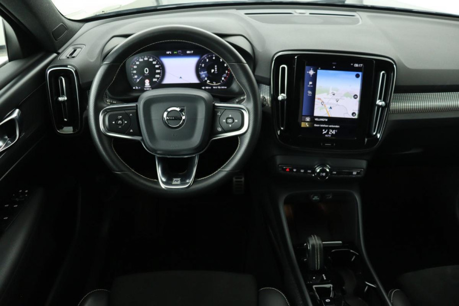 Volvo XC40 1.5 T3 R-Design | Leder/Alcantara | Full LED | Navigatie | PDC | Climate control | Getint glas | Cruise control