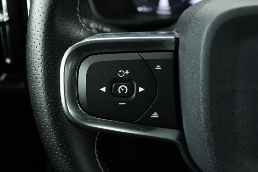 Volvo XC40 1.5 T3 R-Design | Leder/Alcantara | Full LED | Navigatie | PDC | Climate control | Getint glas | Cruise control