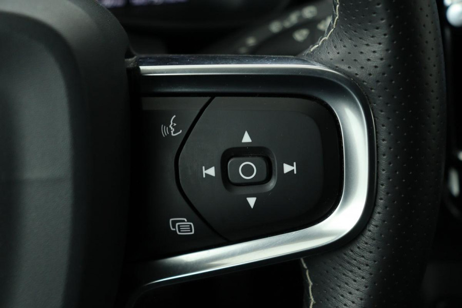 Volvo XC40 1.5 T3 R-Design | Leder/Alcantara | Full LED | Navigatie | PDC | Climate control | Getint glas | Cruise control