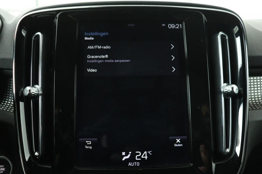 Volvo XC40 1.5 T3 R-Design | Leder/Alcantara | Full LED | Navigatie | PDC | Climate control | Getint glas | Cruise control