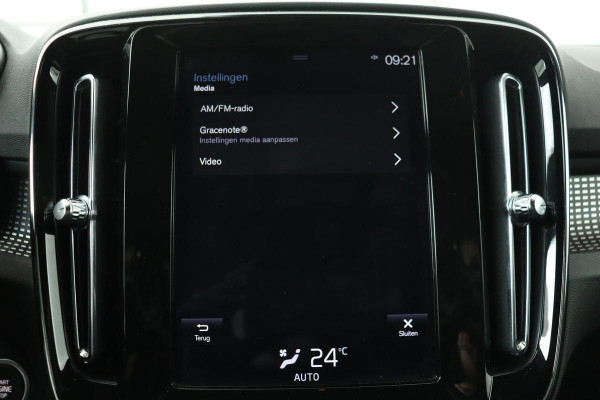 Volvo XC40 1.5 T3 R-Design | Leder/Alcantara | Full LED | Navigatie | PDC | Climate control | Getint glas | Cruise control