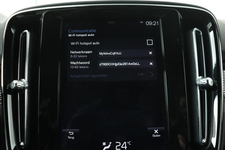 Volvo XC40 1.5 T3 R-Design | Leder/Alcantara | Full LED | Navigatie | PDC | Climate control | Getint glas | Cruise control