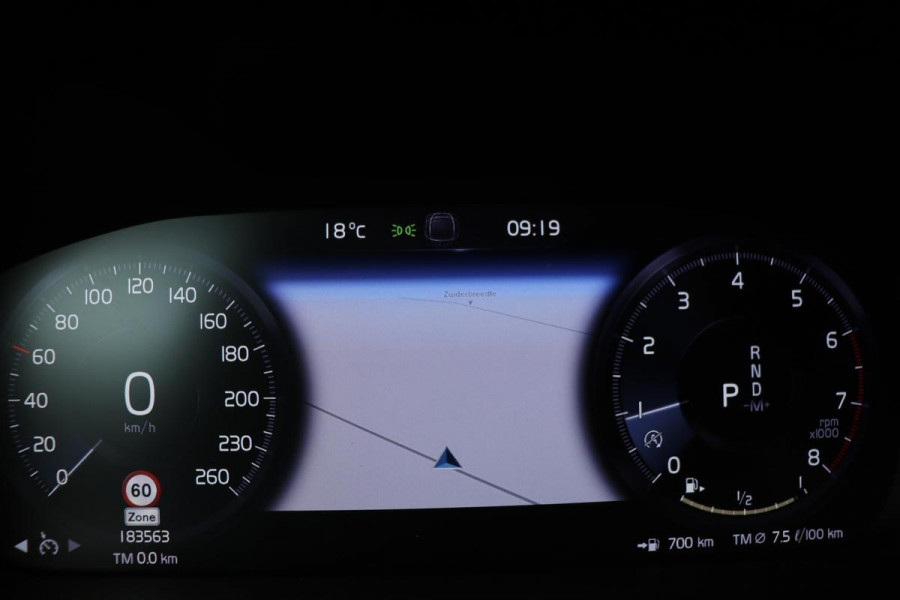 Volvo XC40 1.5 T3 R-Design | Leder/Alcantara | Full LED | Navigatie | PDC | Climate control | Getint glas | Cruise control