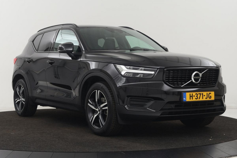 Volvo XC40 1.5 T3 R-Design | Leder/Alcantara | Full LED | Navigatie | PDC | Climate control | Getint glas | Cruise control